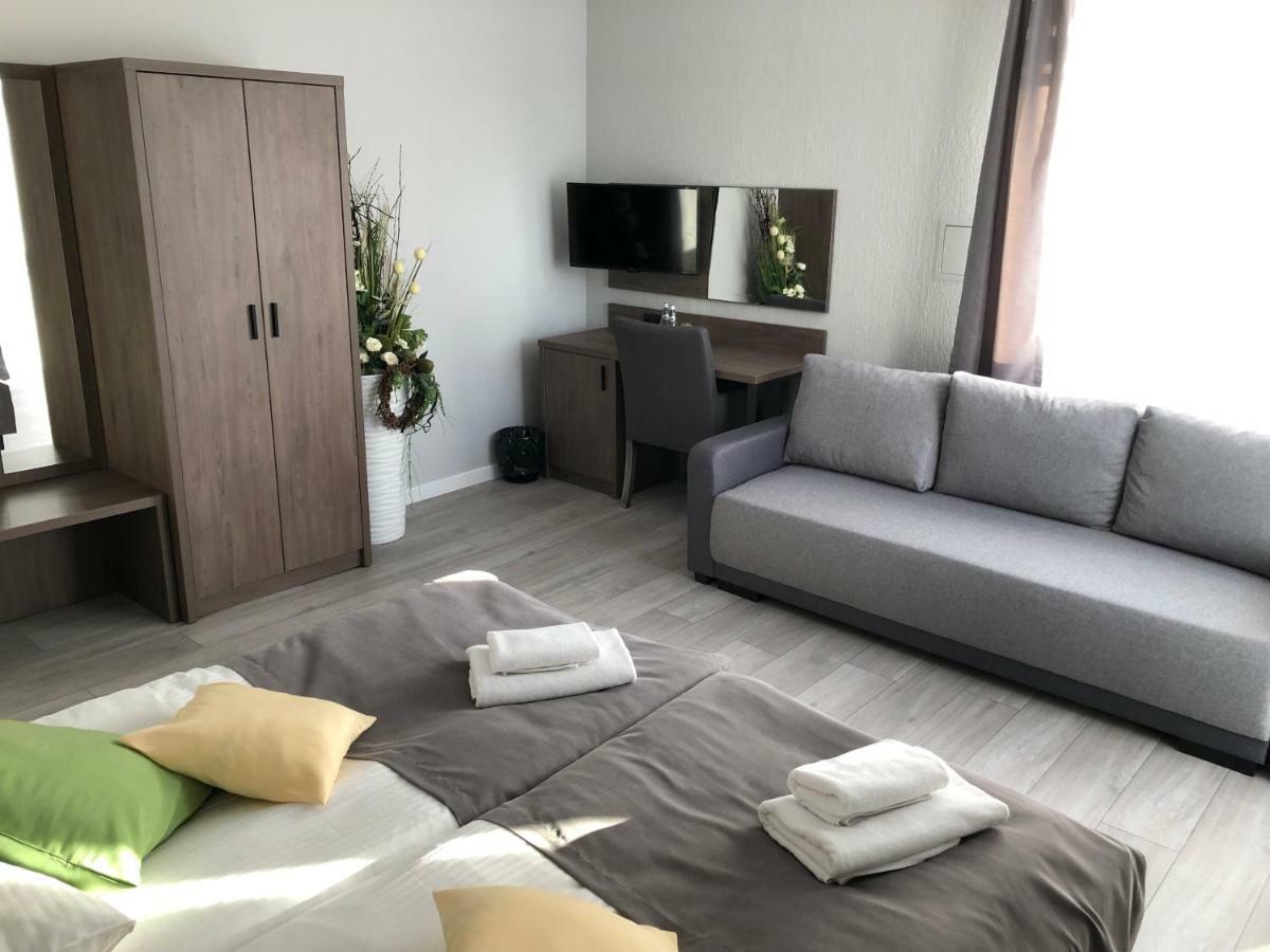 Villa Rosa Познань Экстерьер фото